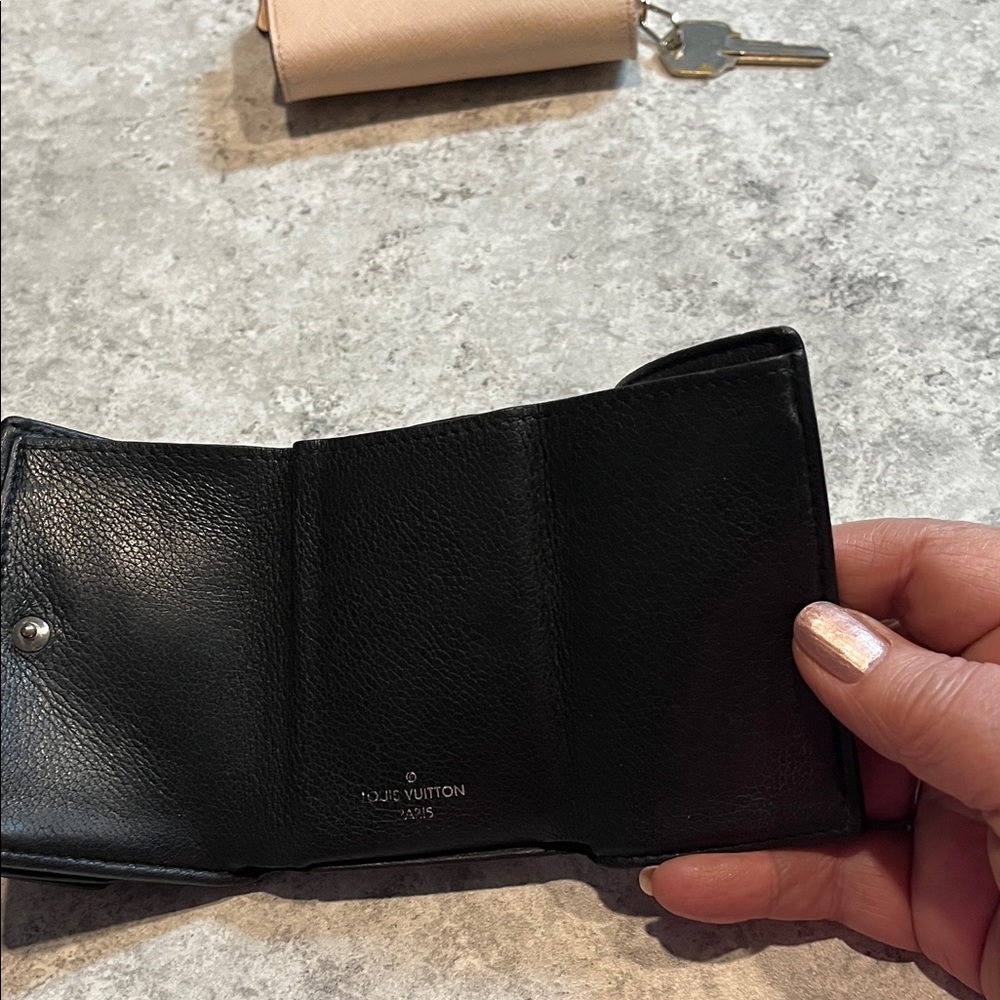 Louis Vuitton Black Wallet with Gold Logo - Picture 15 of 16